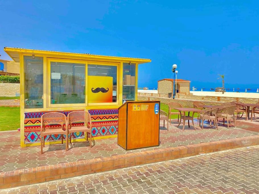 Ferienwohnung 50% Off. 2Br , 2Br Ground Floor With Pool View, Private Beach Access, Security 24/7 شاليه ٢ غرفه ، ٢ حمام ف الدور الارضي قدام جنينه و حمام السباحه مباشره ، شاطيء خاص بالقرية و أمن ٢٤ ساعه و مسجد خاص Dawwar Muhammad Abu Shanab Exterior foto