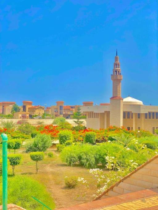 Ferienwohnung 50% Off. 2Br , 2Br Ground Floor With Pool View, Private Beach Access, Security 24/7 شاليه ٢ غرفه ، ٢ حمام ف الدور الارضي قدام جنينه و حمام السباحه مباشره ، شاطيء خاص بالقرية و أمن ٢٤ ساعه و مسجد خاص Dawwar Muhammad Abu Shanab Exterior foto