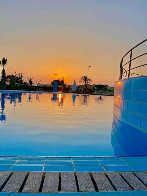 Ferienwohnung 50% Off. 2Br , 2Br Ground Floor With Pool View, Private Beach Access, Security 24/7 شاليه ٢ غرفه ، ٢ حمام ف الدور الارضي قدام جنينه و حمام السباحه مباشره ، شاطيء خاص بالقرية و أمن ٢٤ ساعه و مسجد خاص Dawwar Muhammad Abu Shanab Exterior foto